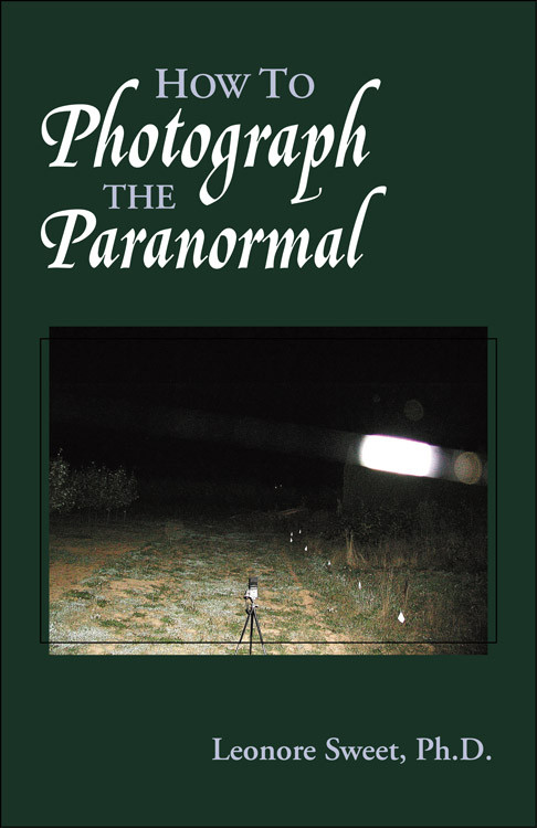 How to Photograph the Paranormal by Leonore Sweet, 9781571744111