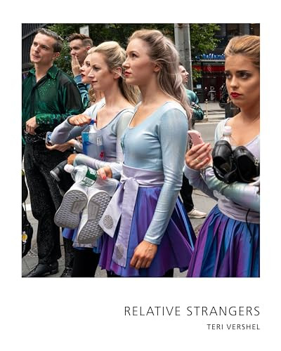 Relative Strangers - 9781954119277 by Teri Vershel, Sam Abell, 9781954119277