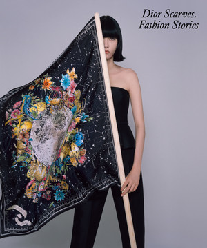 Dior Scarves. Fashion Stories. by Maria Luisa Frisa, Maria Grazia Chiuri, Brigitte Niedermair, Claire Allen-Johnstone, Emilie Hammen, Elda Danese, Alberto Morini, 9780500297711