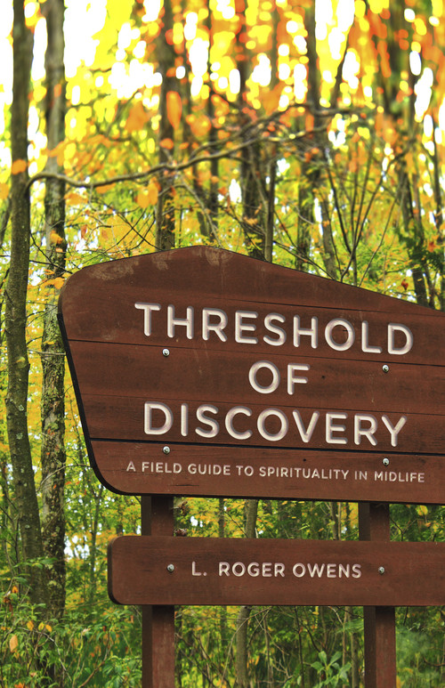 Threshold of Discovery (A Field Guide to Spirituality in Midlife) by L. Roger Owens, 9781640650503