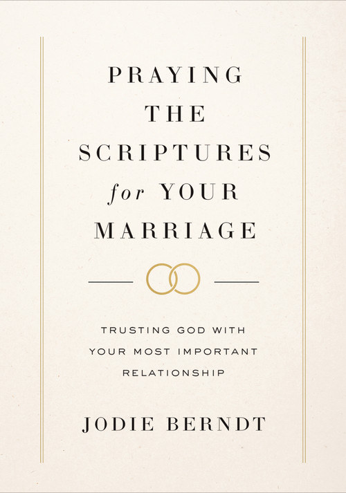 Praying the Scriptures for Your Marriage (Trusting God with Your Most Important Relationship) - 9780310367093 by Jodie Berndt, Alyssa and Jefferson Bethke, 9780310367093