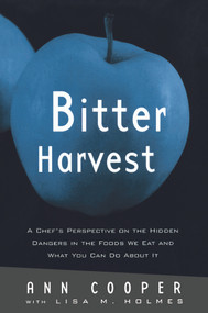 Bitter Harvest (A Chef's Perspective on the Hidden Danger in the Foods We Eat and What You Can Do About It) by Ann Cooper, Lisa M. Holmes, 9780415762267