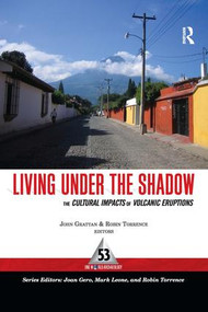 Living Under the Shadow (Cultural Impacts of Volcanic Eruptions) by John Grattan, Robin Torrence, 9781598742695