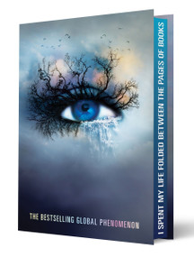 Shatter Me Collector's Deluxe Limited Edition - 9780063419407 by Tahereh Mafi, 9780063419407