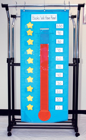 Thermometer/Goal Gauge Pocket Chart by Carson Dellosa Education, 9781604180039