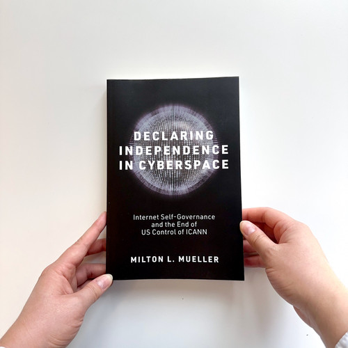 Declaring Independence in Cyberspace (Internet Self-Governance and the End of US Control of ICANN) by Milton L. Mueller, 9780262552585