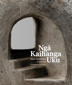Nga Kaihanga Uku (Maori Clay Artists) by Baye Riddell, 9780995138452
