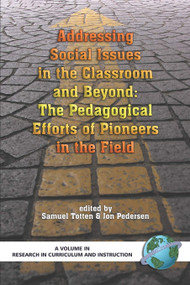 Addressing Social Issues in the Classroom and Beyond (The Pedagogical Efforts of Pioneers in the Field) by Samuel Totten, Jon E. Pedersen, 9781593115661