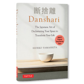 Danshari (The Japanese Art of Decluttering Your Space to Transform Your Life) by Hideko Yamashita, 9784805320198