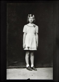 Disfarmer (Heber Springs Portraits 1939-1946) by Mike Disfarmer, Julia Scully, 9780944092385