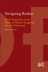 Navigating Borders (Inside Perspectives on the Process of Human Smuggling into the Netherlands) by Ilse van Liempt, 9789053569306