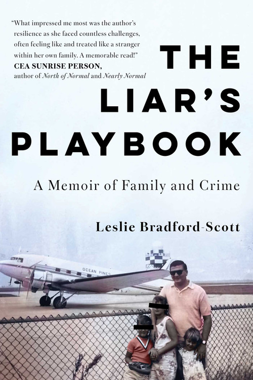 The Liar's Playbook (A Memoir of Family and Crime) by Leslie Bradford-Scott, 9781668069394