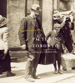 Picturing Toronto (Photography and the Making of a Modern City) by Sarah Bassnett, 9780773546714