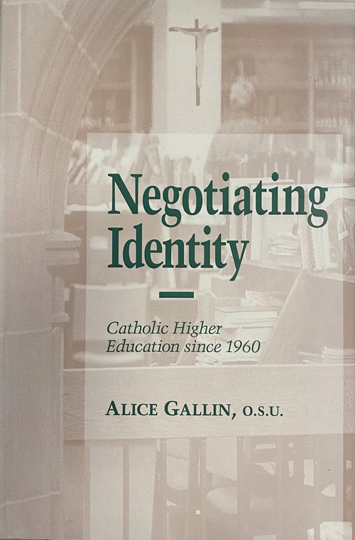 Negotiating Identity (Catholic Higher Education since 1960) by Alice Gallin O.S.U., 9780268014919