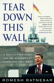 Tear Down This Wall (A City, a President, and the Speech that Ended the Cold War) by Romesh Ratnesar, 9781416556916