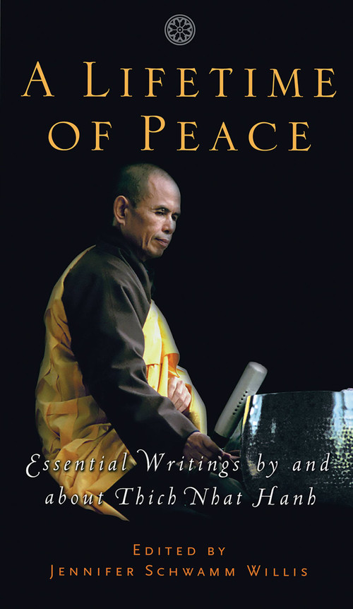 A Lifetime of Peace (Essential Writings by and about Thich Nhat Hanh) by Jennifer Schwamm Willis, 9781569244418