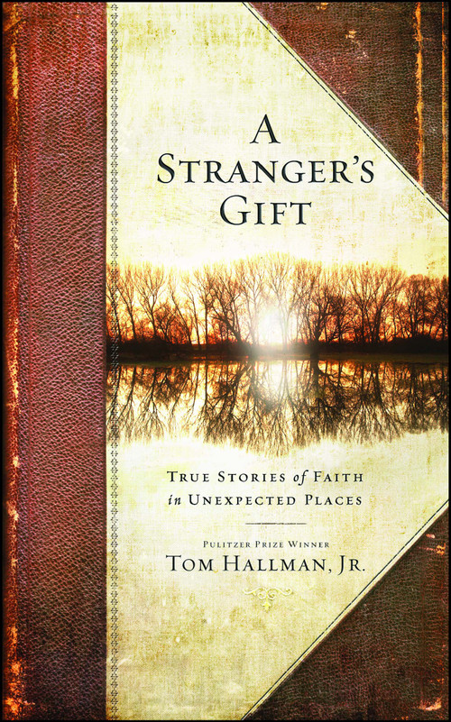 A Stranger's Gift (True Stories of Faith in Unexpected Places) by Tom Hallman, 9781451668612