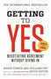 Getting to Yes (Negotiating Agreement Without Giving In) - 9780143118756 by Roger Fisher, William L. Ury, Bruce Patton, 9780143118756