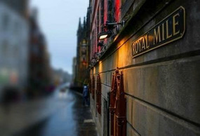 The Royal Mile (A Comprehensive Guide) by Jan-Andrew Henderson, 9781445658452