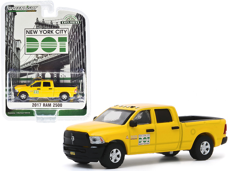 2017 RAM 2500 Pickup Truck Yellow New York City DOT Brooklyn Street Maintenance Hobby Exclusive 1/64 Diecast Model Car Greenlight 30173