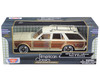 1979 Chrysler Lebaron Town & Country Cream 1/24 Diecast Model Car
Motormax 73331