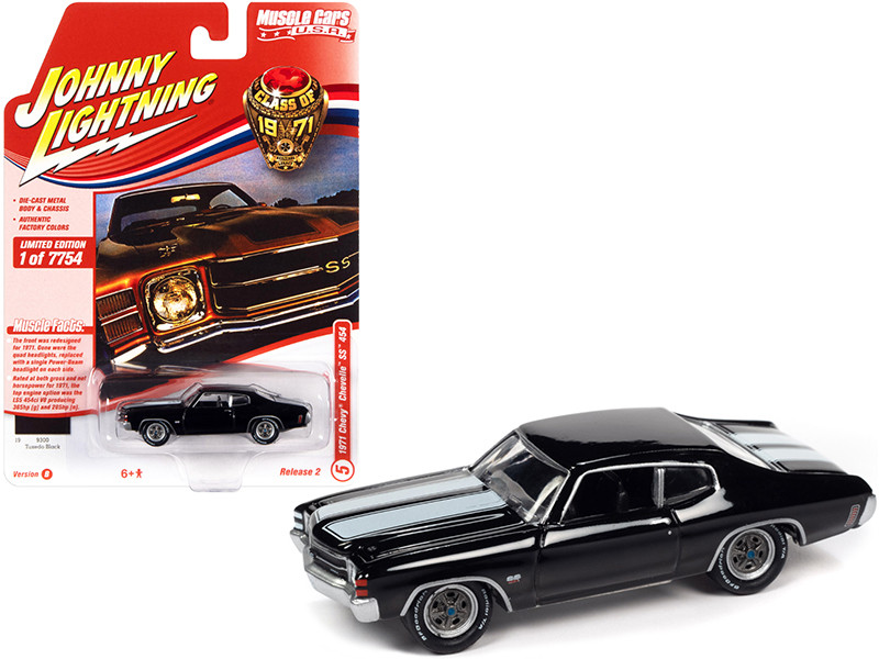 1971 Chevrolet Chevelle SS 454 Tuxedo Black White Stripes Class of 1971 Limited Edition 7754 pieces Worldwide Muscle Cars USA Series 1/64 Diecast Model Car Johnny Lightning JLMC026 JLSP154 B