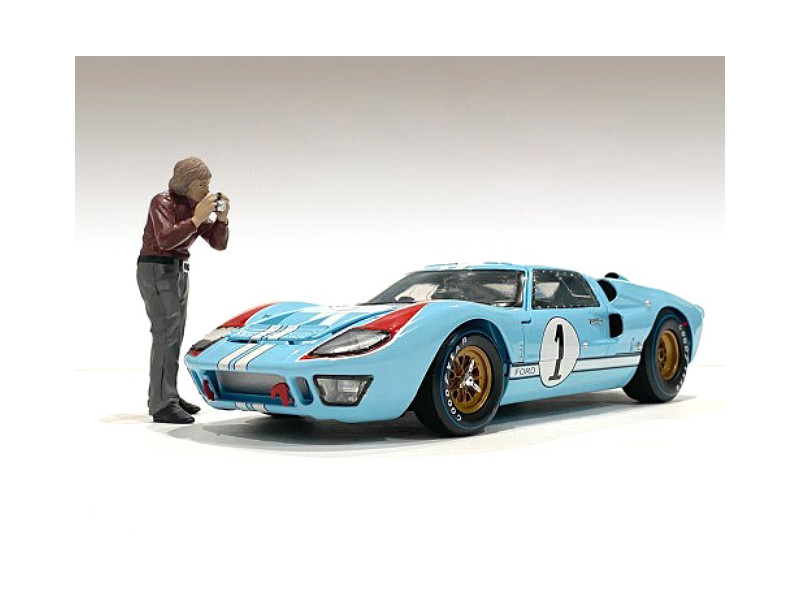 Race Day 1 Figurine II for 1/18 Scale Models American Diorama 76284