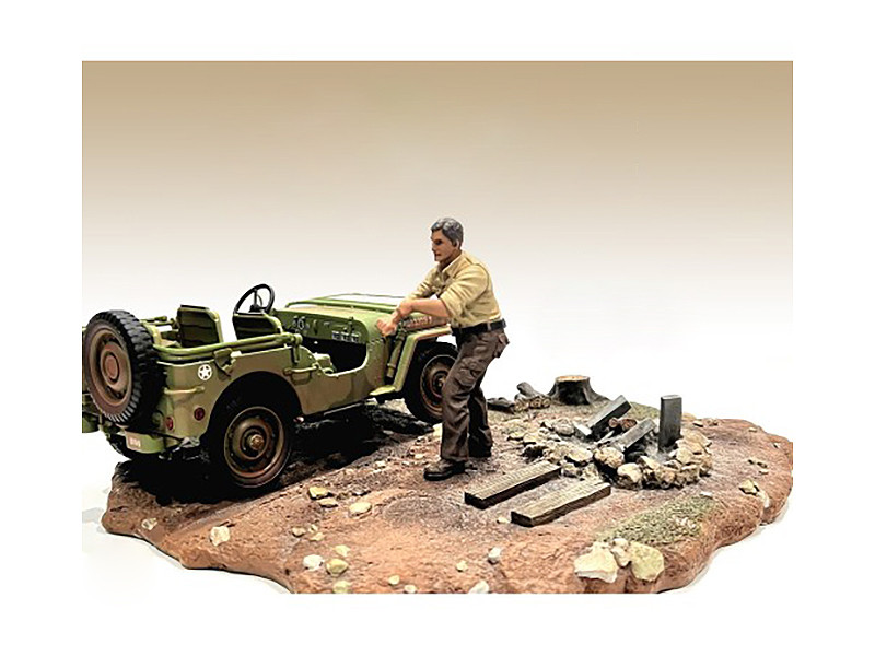 4X4 Mechanic Figure 3 for 1/18 Scale Models American Diorama AD18013