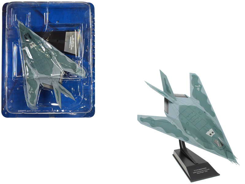Lockheed F 117A Nighthawk Stealth Aircraft 53rd Test and Evaluation Group Detachment 1 53rd Wing Gray Dragon 2004 United States Air Force 1/100 Diecast Model Hachette Collections HADC59