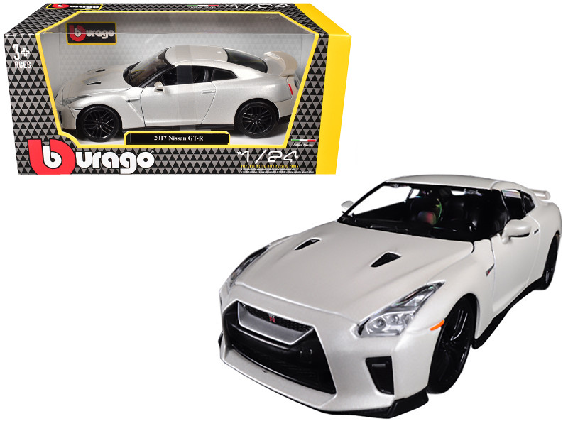 2017 Nissan GT-R R35 White 1/24 Diecast Car Model BBurago 21082