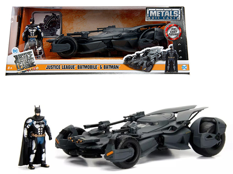 2017 Justice League Batmobile with diecast Batman Figure 1/24 Diecast Model Car Jada 99232