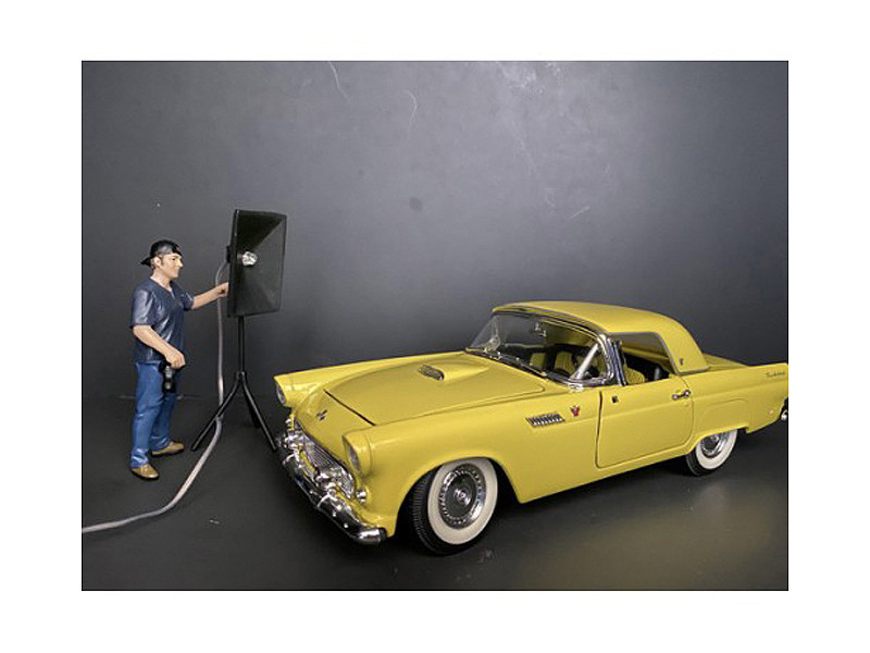 Weekend Car Show Figurine V for 1/18 Scale Models American Diorama 38213