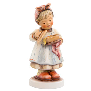 M.I. Hummel 'Bon Appetit' figurine HUM 2119 showing a girl chef with a kerchief and apron. Close-up of the apron and bowl details on the Bon Appetit chef figurine.