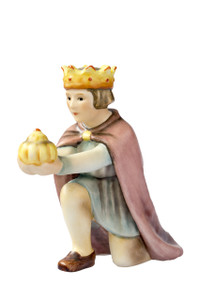 King Kneeling HUM 214/M/0 M.I. Hummel Nativity Wise Man figurine in a red cloak. Close-up of the golden crown and gift vessel on the M.I. Hummel King Kneeling figurine.