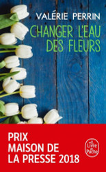 Changer l'eau des fleurs