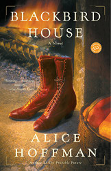 Blackbird House: A Novel (Ballantine Reader's Circle)