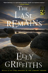Last Remains: A Mystery (Ruth Galloway Mysteries 15)