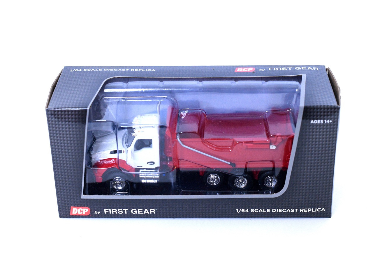 1/64 Kenworth T880 Rogue Dump truck/chrome bed - White/Red
