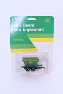 1/64 John Deere Dry Fertilizer Spreader