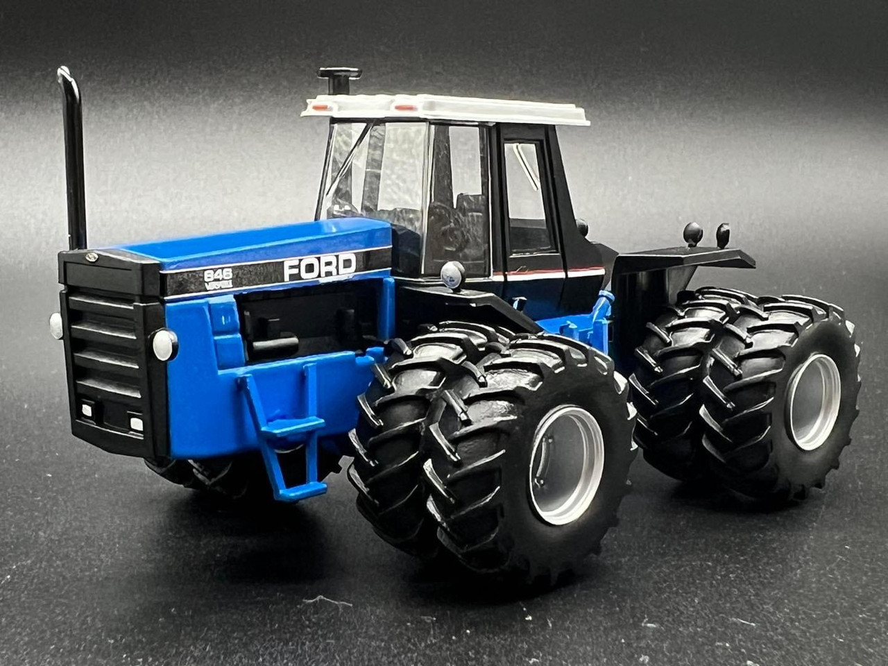 1/64 Ford 846