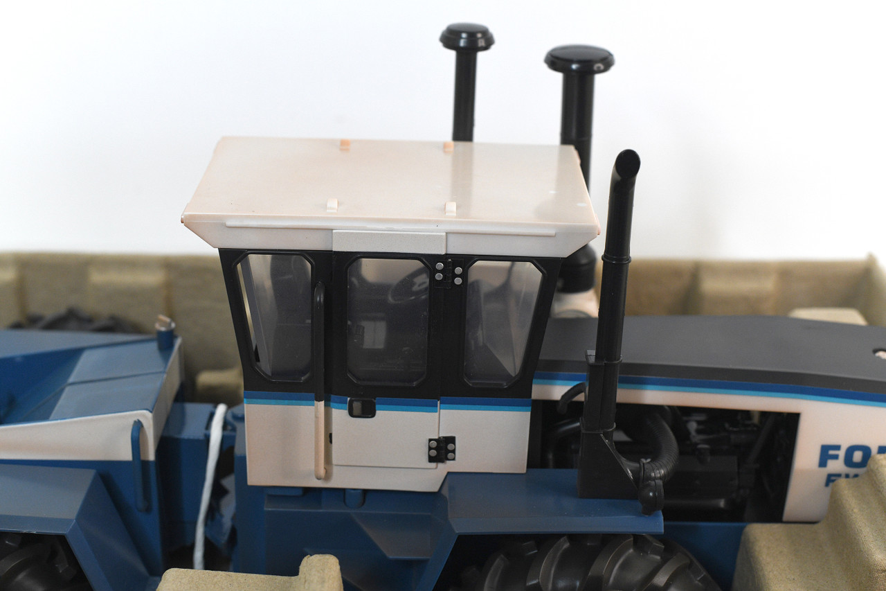 1/16 DUSTY Ford FW-30 4WD with Duals - Toy Tractor Times 41st