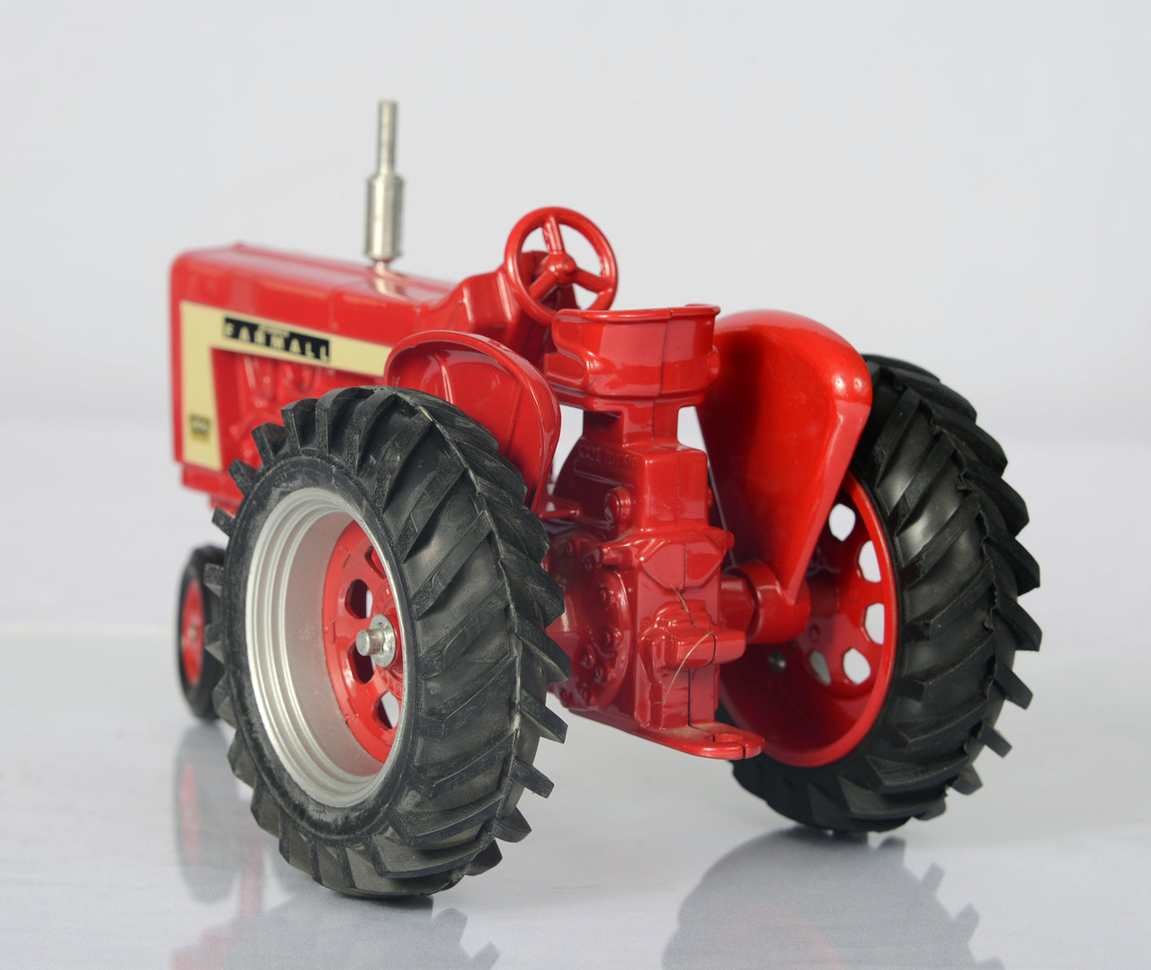 1/16 Farmall 806 1991 Ontario Toy Show - Windy Hill Farm Toys