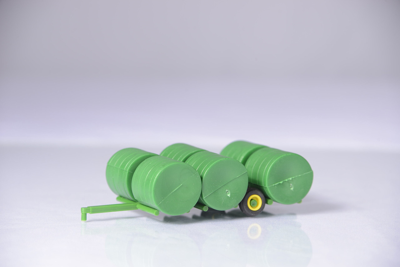 1/64 Round bale transpor (green) and hay bales Windy Hill Farm Toys