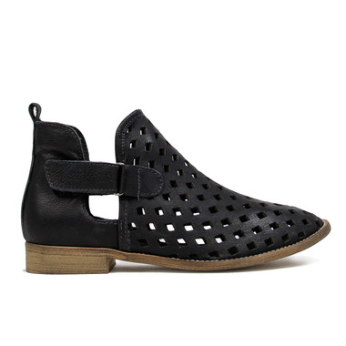 Side View: Women's Shoes, Women's Bootie, Perforated leather, 1/2" heel, Musse & Cloud, Color: Black