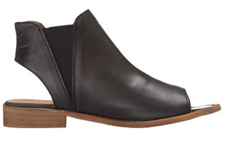 Side View:  Women's Shoes, Women's Flat Sandal, Musse and cloud Ciara, Leather, 1" heel, Color: Black