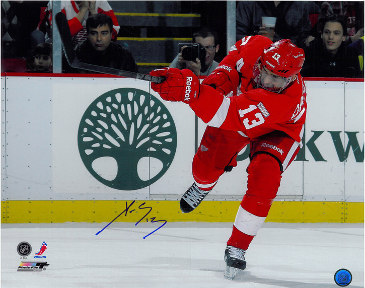 Pavel Datsyuk Detroit Red Wings Autographed Signed Shooting The