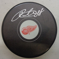 Patrick Kane Autographed Detroit Red Wings Logo Puck