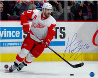 Henrik Zetterberg Autographed Detroit Red Wings 16x20 Photo #1 - Horizontal Skating with Puck