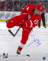 Pavel Datsyuk Autographed Detroit Red Wings 16x20 Photo #1 - One Leg Shooting