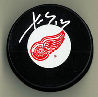 Pavel Datsyuk Autographed Detroit Red Wings Souvenir Puck